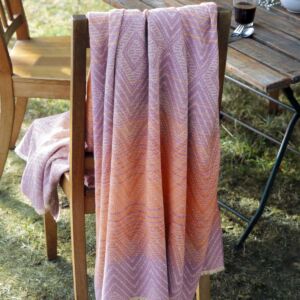 Плед 1,5-спальный Biederlack Charmed Summer Joy plum 792990/150200 vrdm