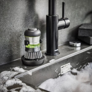 Щетка для мытья посуды с дозатором моющего средства Gefu Swift, на подставке 29265 vrdm